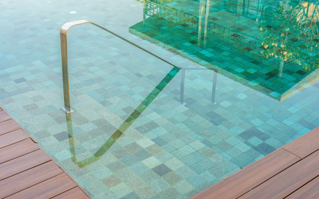 ¿Cómo saber si es momento de remodelar tu piscina?